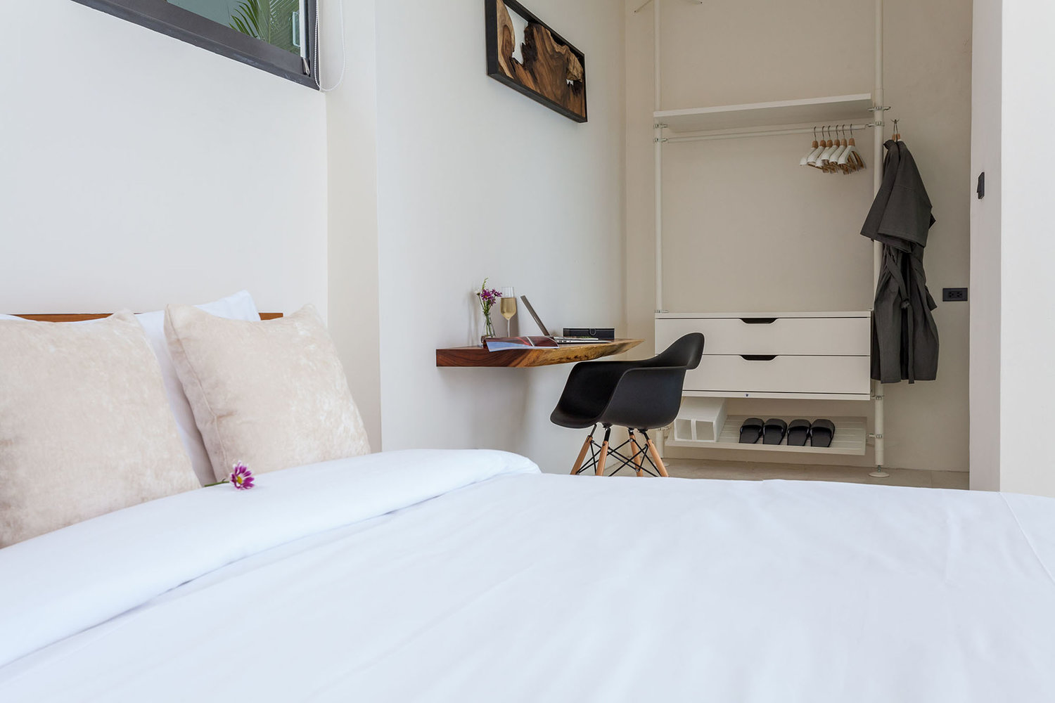 12+-+Bedroom+with+wooden+desk 12+-+Bedroom+with+wooden+desk