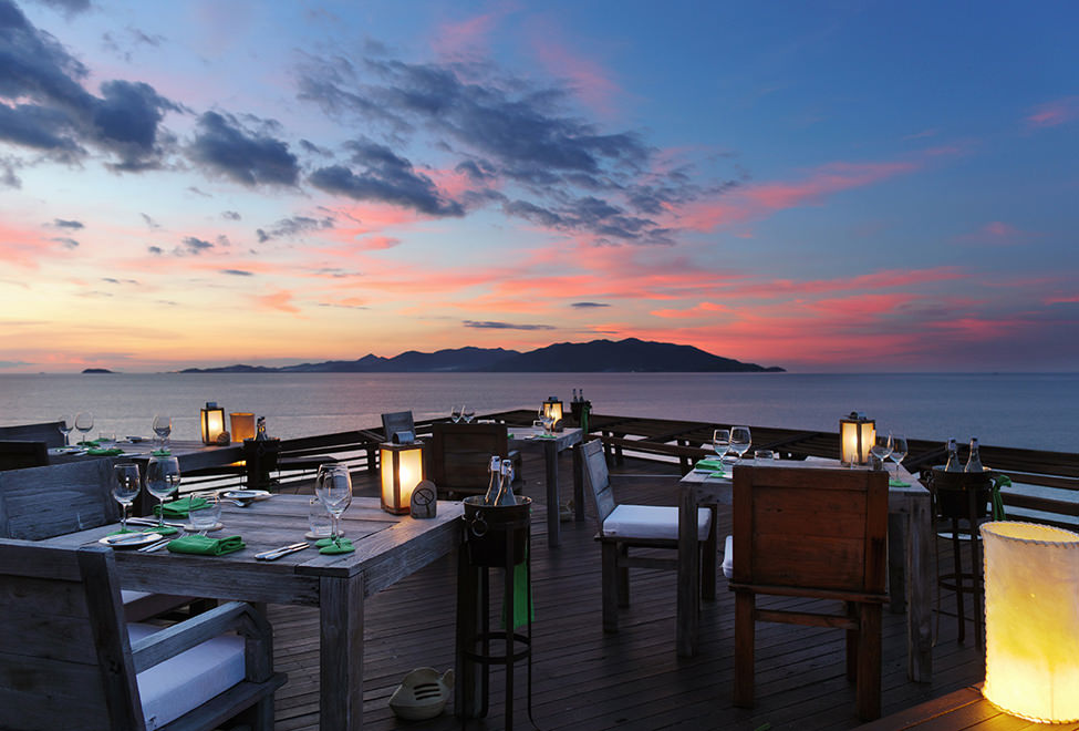 975x660_02_dining_on_the-rocks17 975x660_02_dining_on_the-rocks17